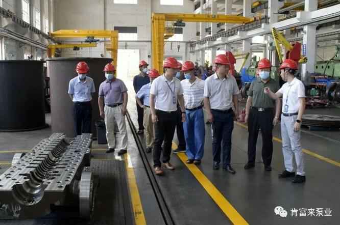 董事长、总经理陈迪,党委副书记黎宇明陪同调研组一行参观合肥宇涛产业园区管理有限公司展览室